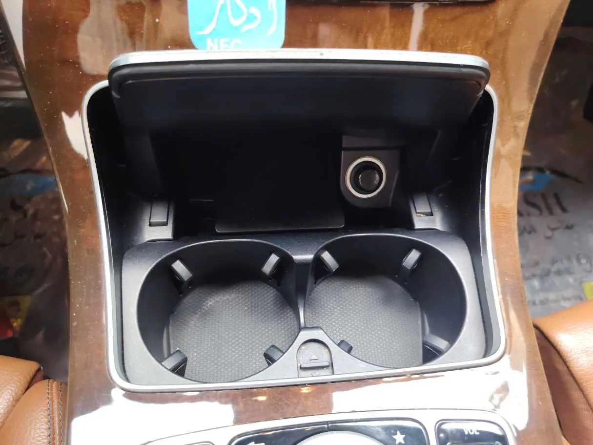 Car image 29
