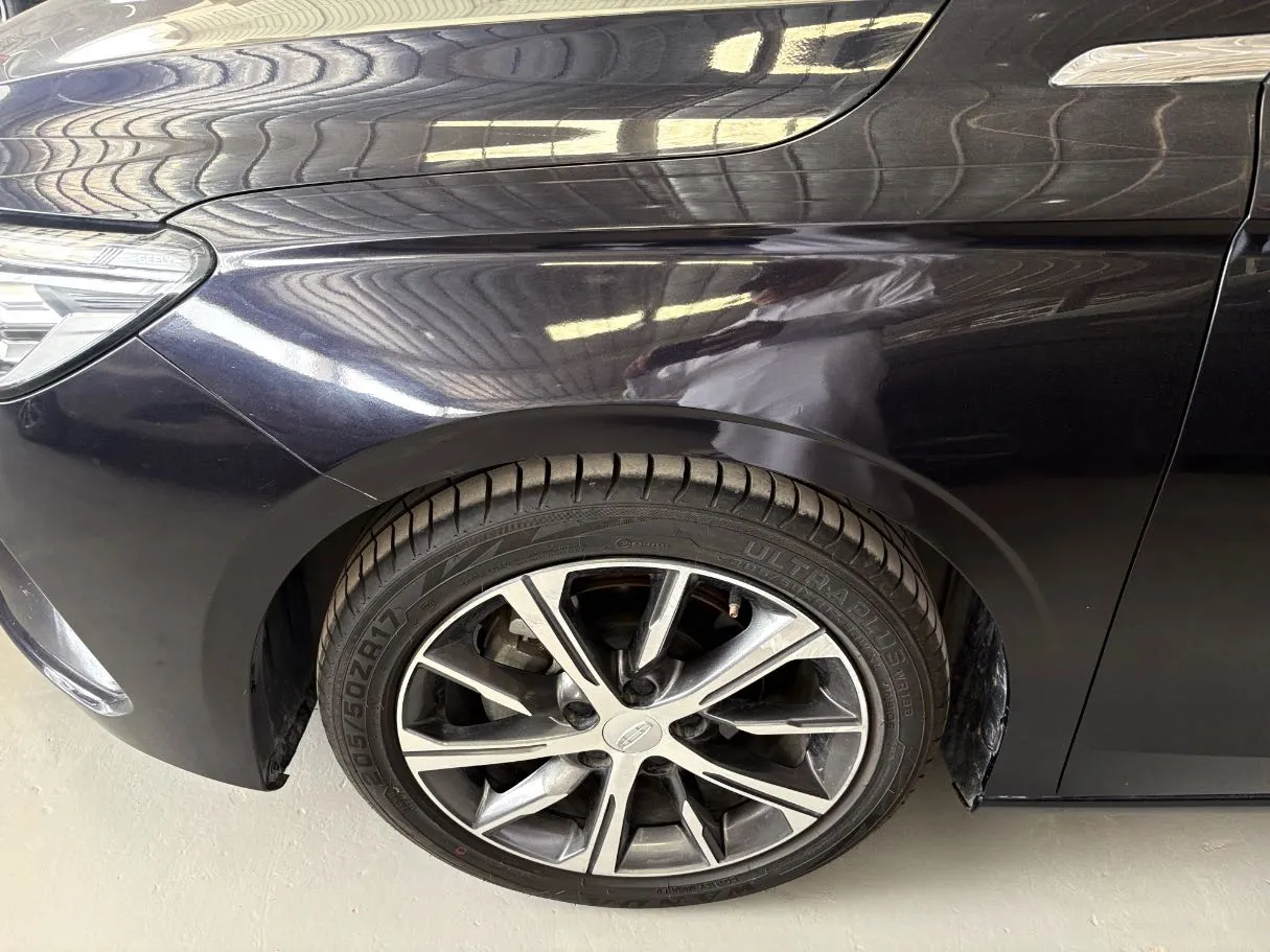 Car image 5