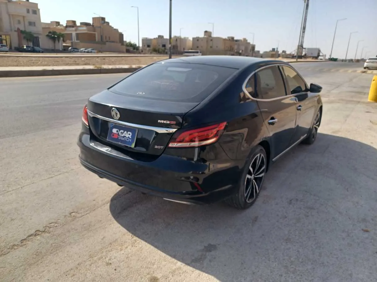 Car image 5