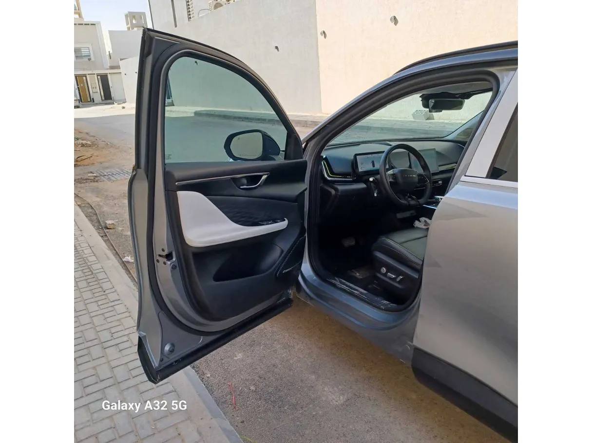 Car image 10