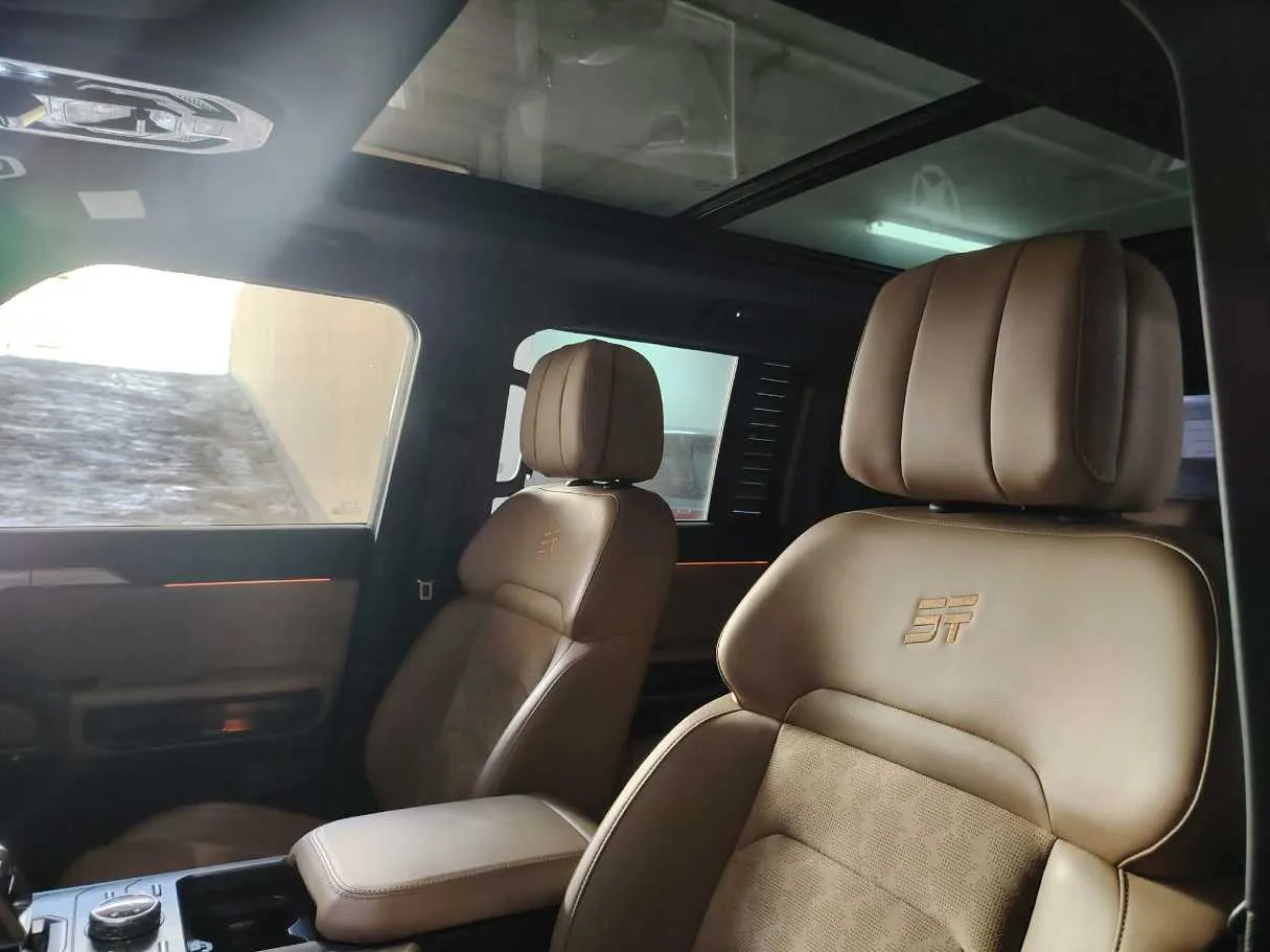 Car image 15
