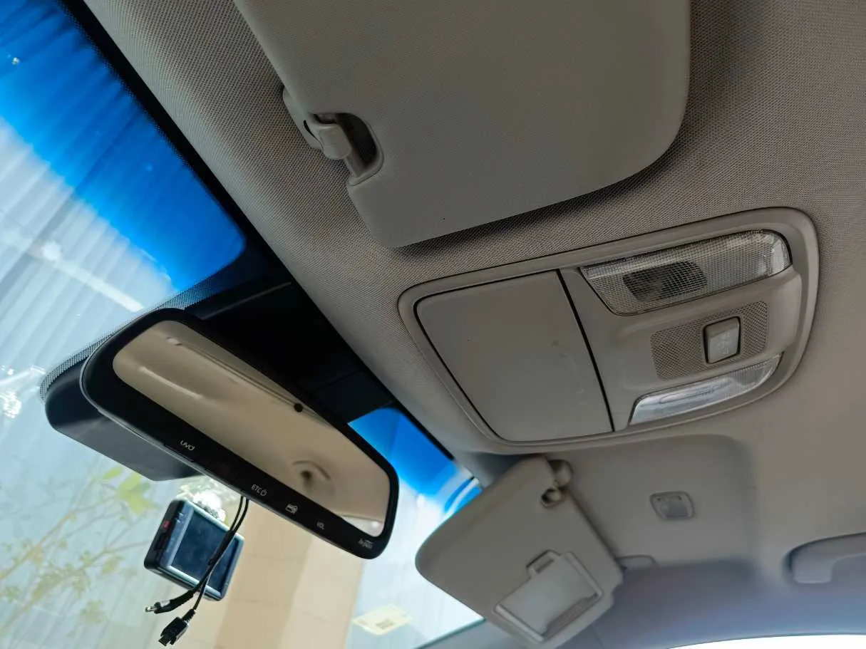 Car image 28