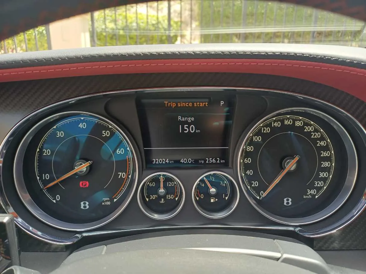 Car image 18