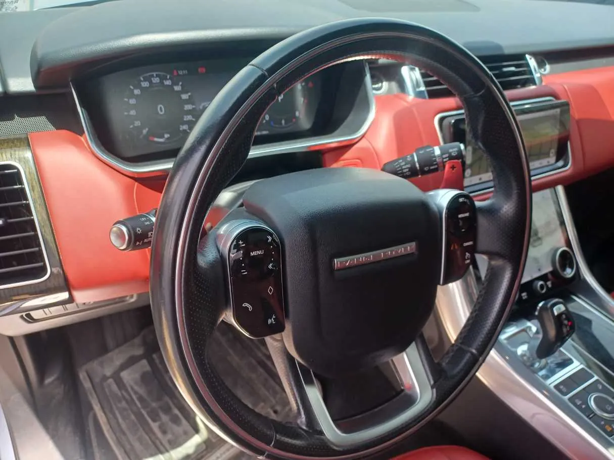 Car image 19