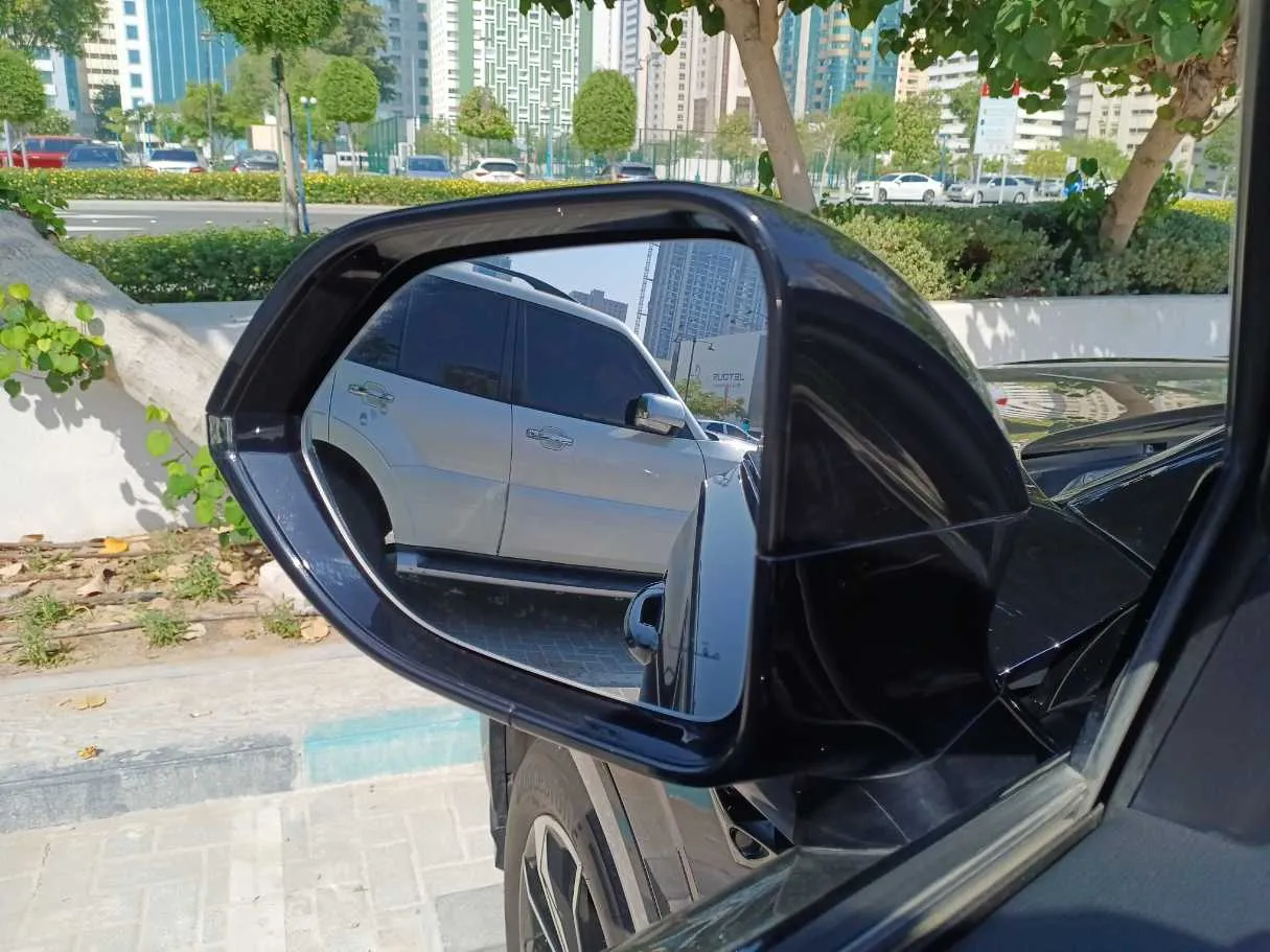 Car image 22