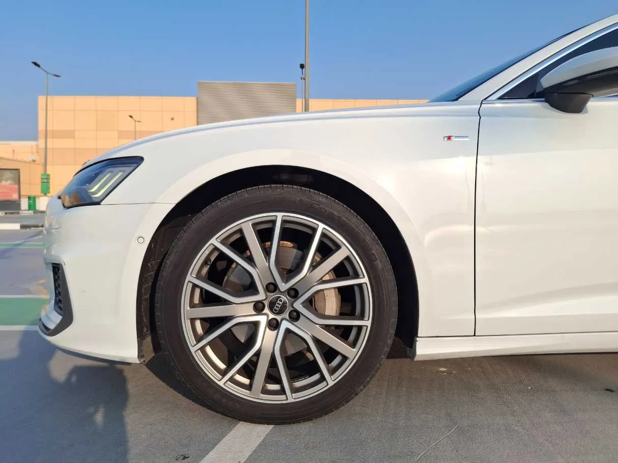 Car image 9