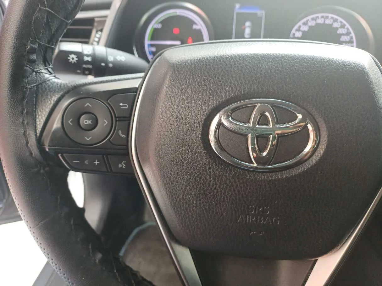 Car image 19