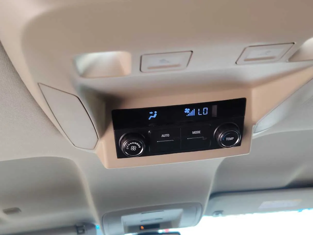 Car image 28