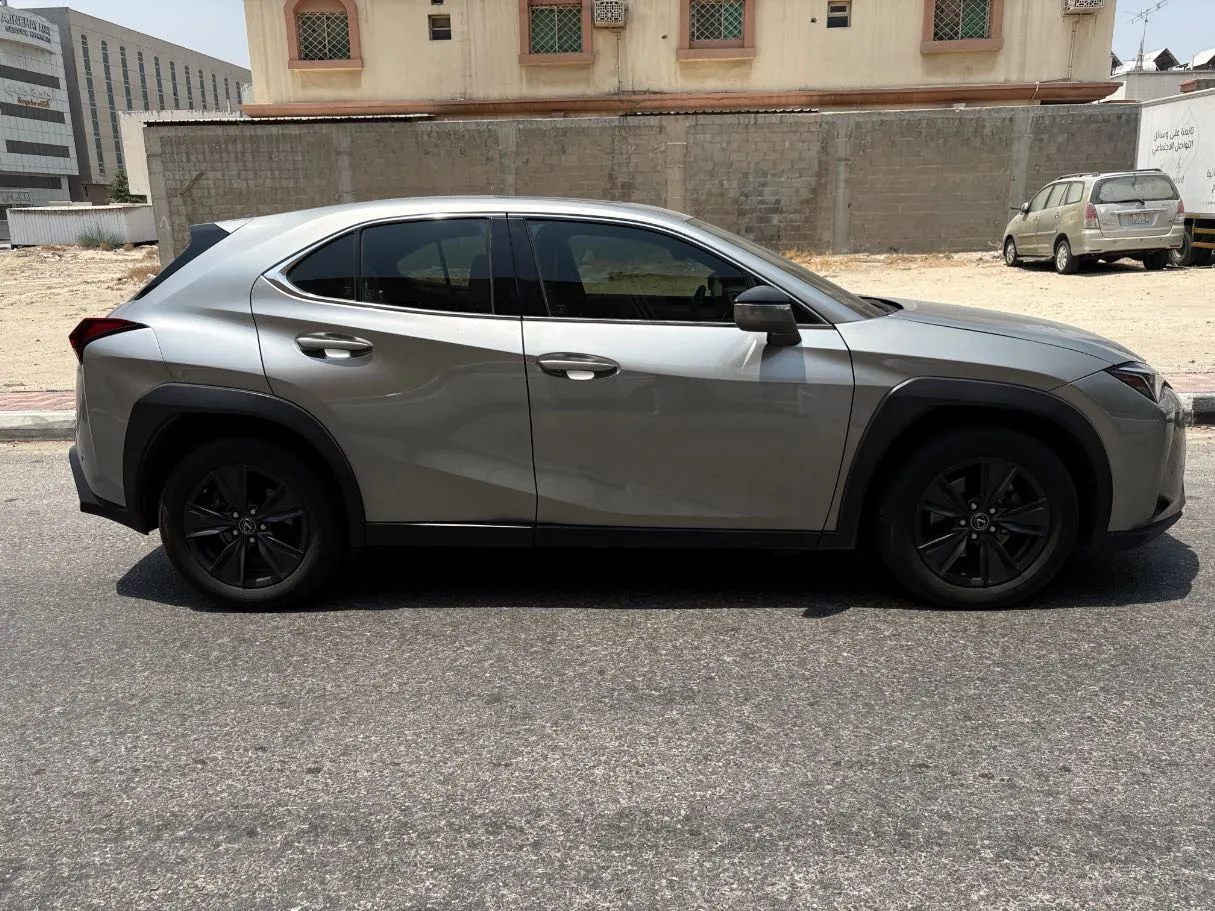 Car image 4