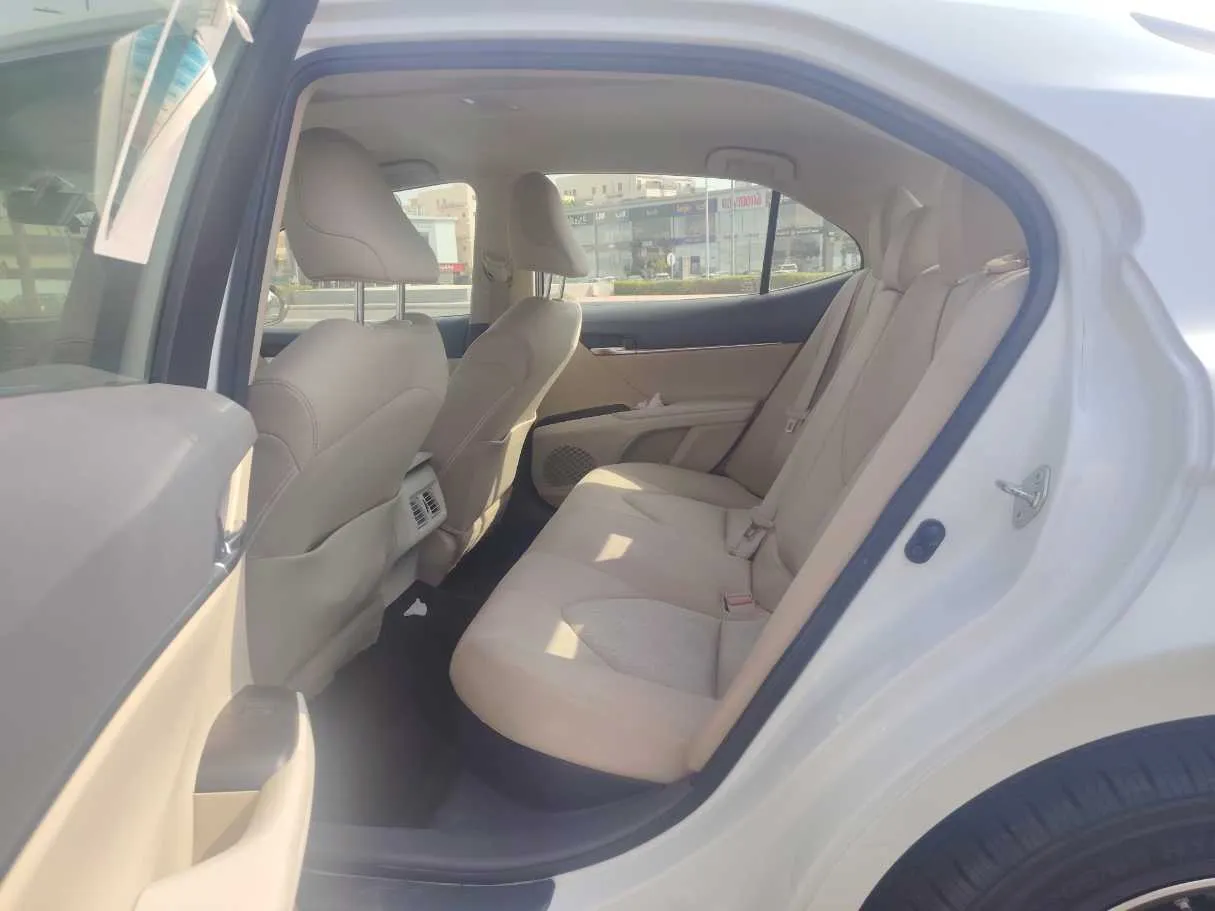 Car image 15