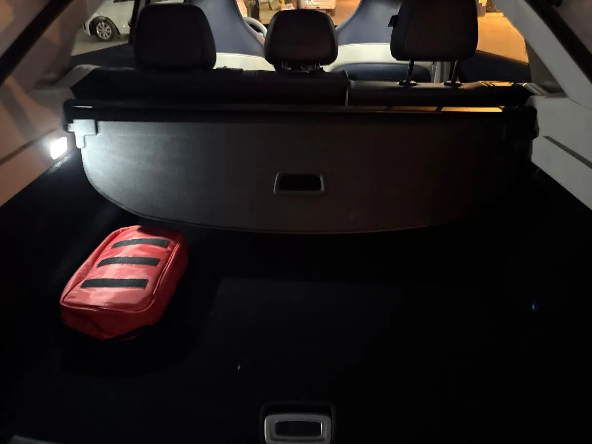 Car image 24