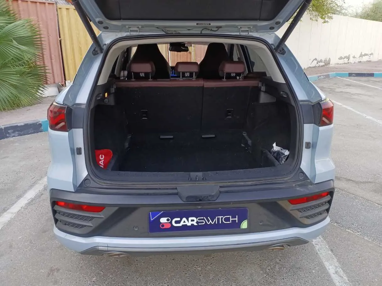 Car image 25