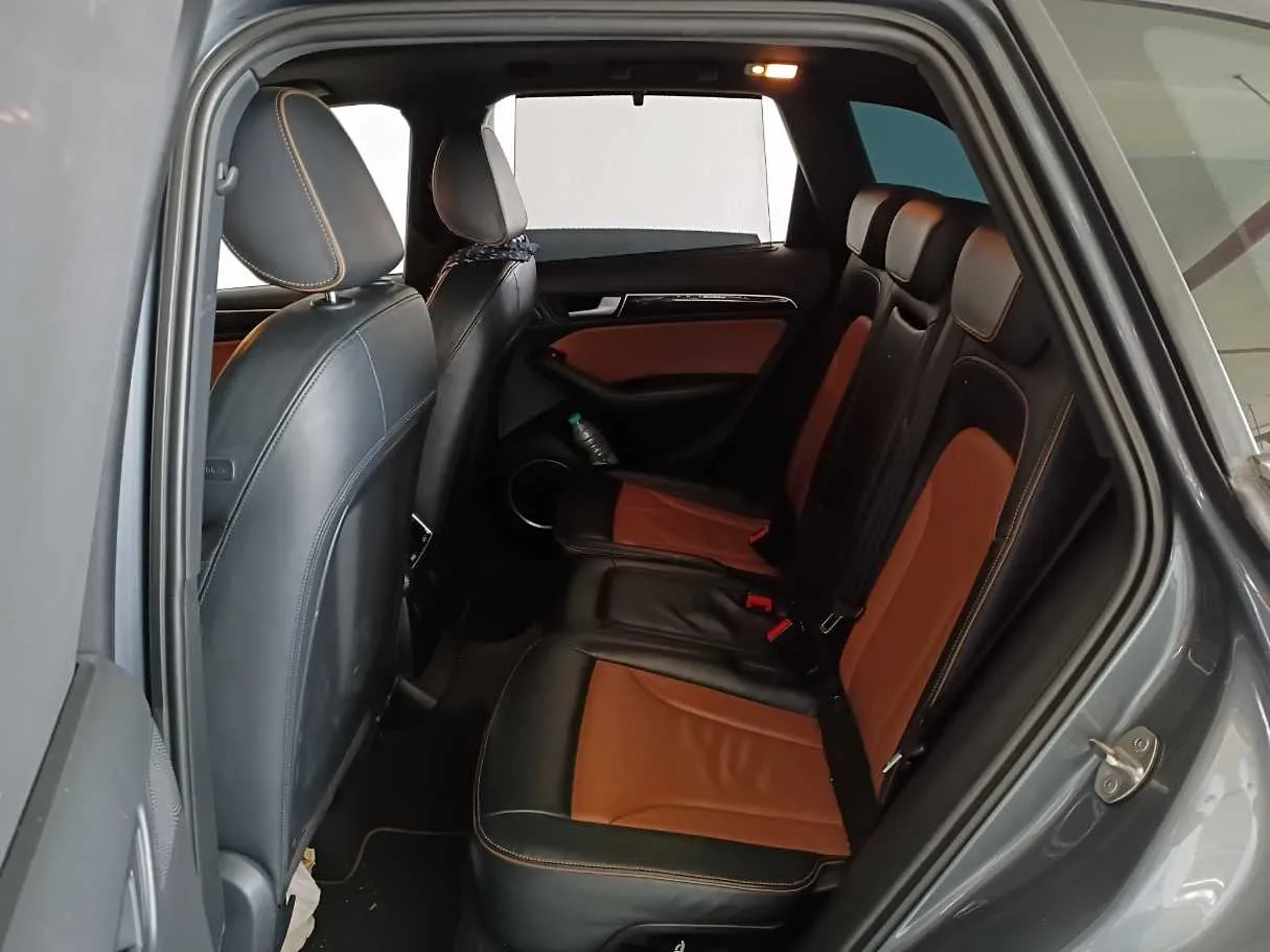 Car image 14