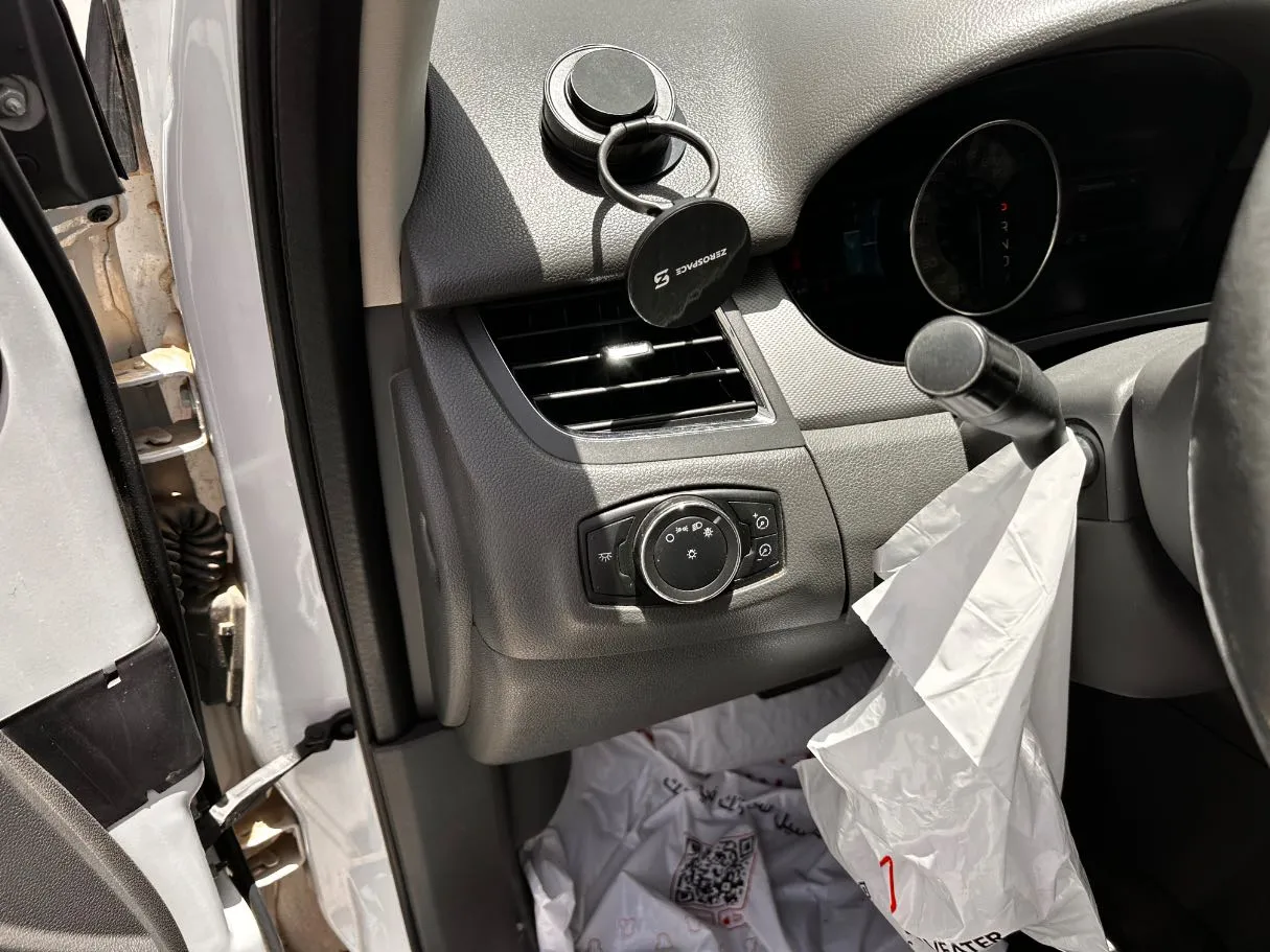 Car image 26