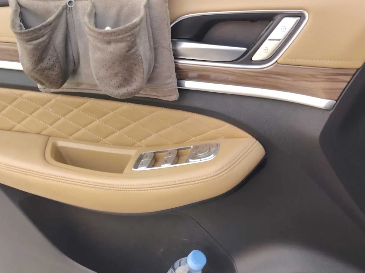 Car image 28