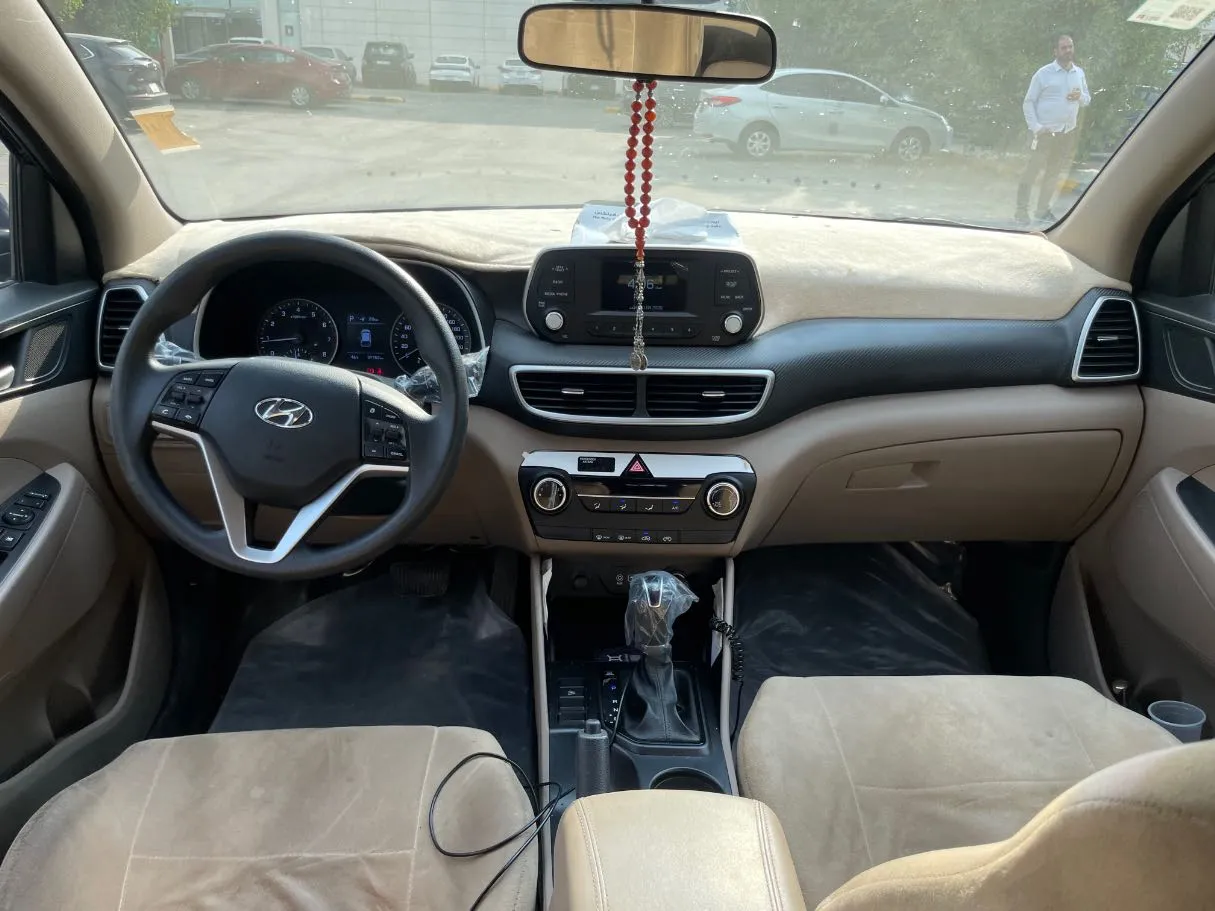 Car image 17