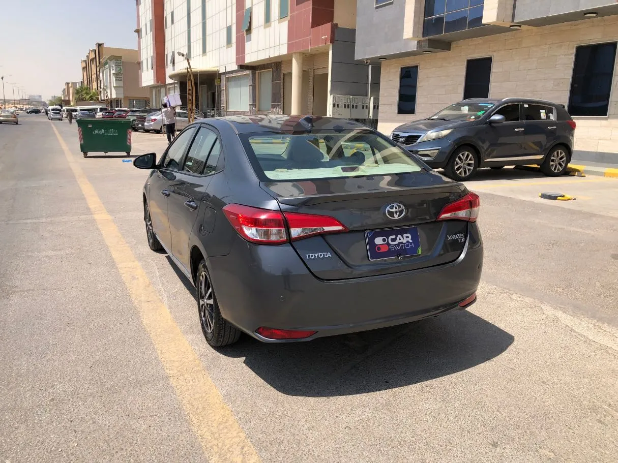 Car image 7
