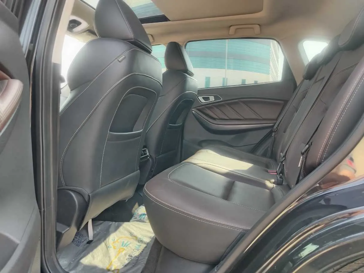 Car image 15