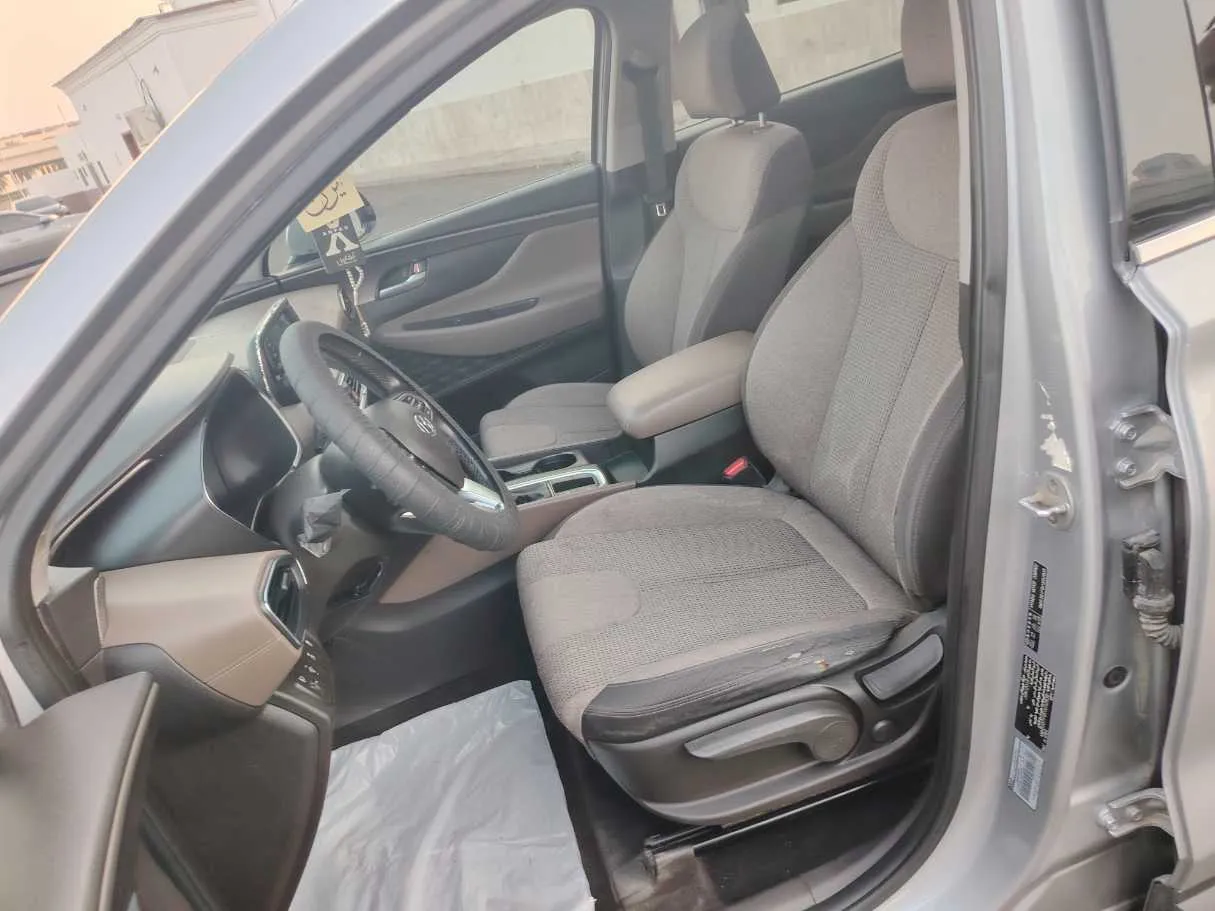 Car image 12