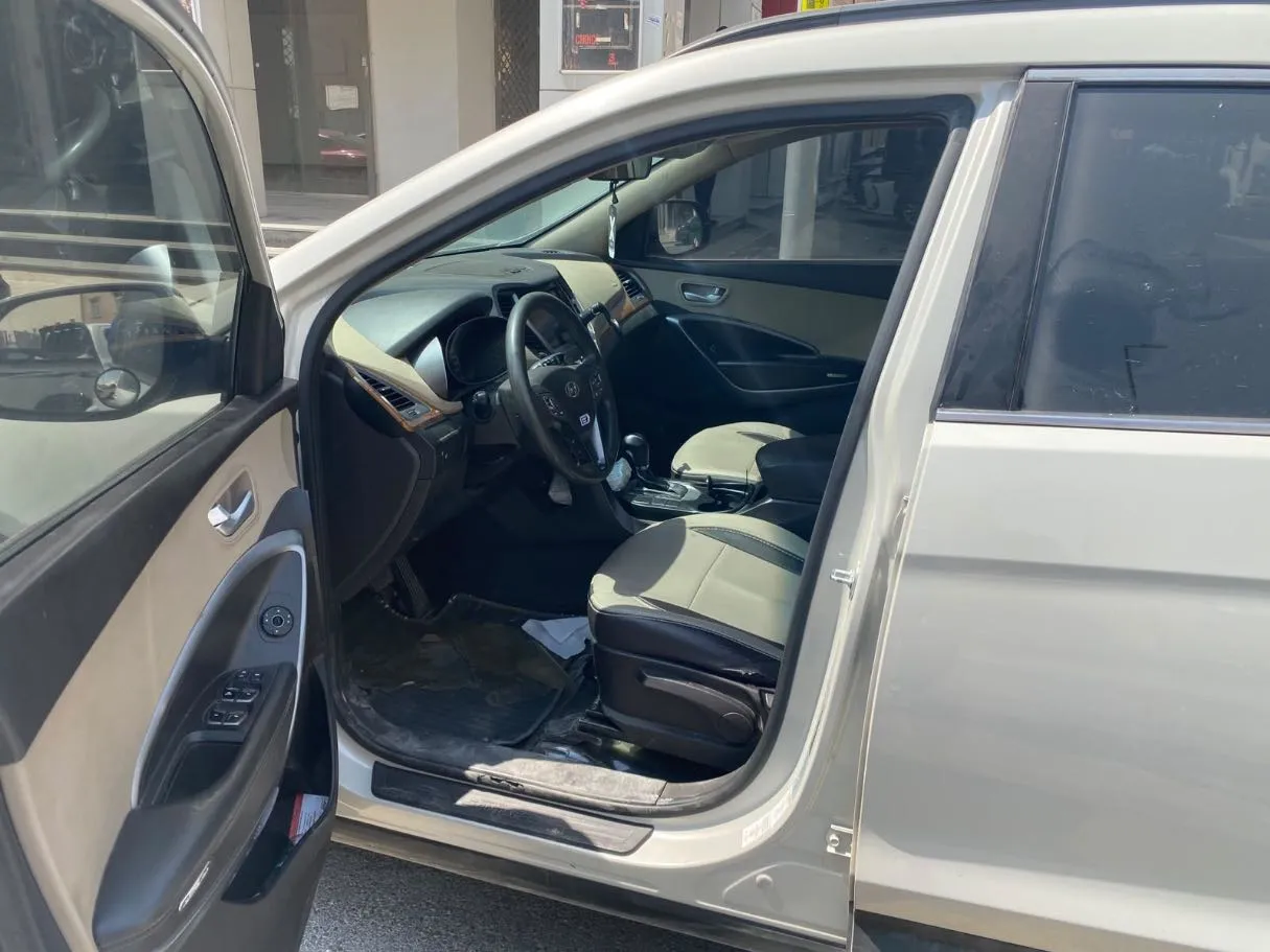 Car image 11