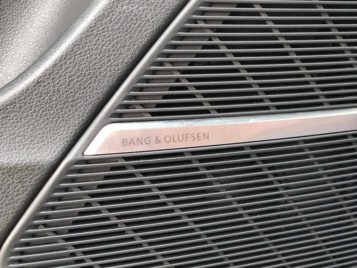 Car image 30