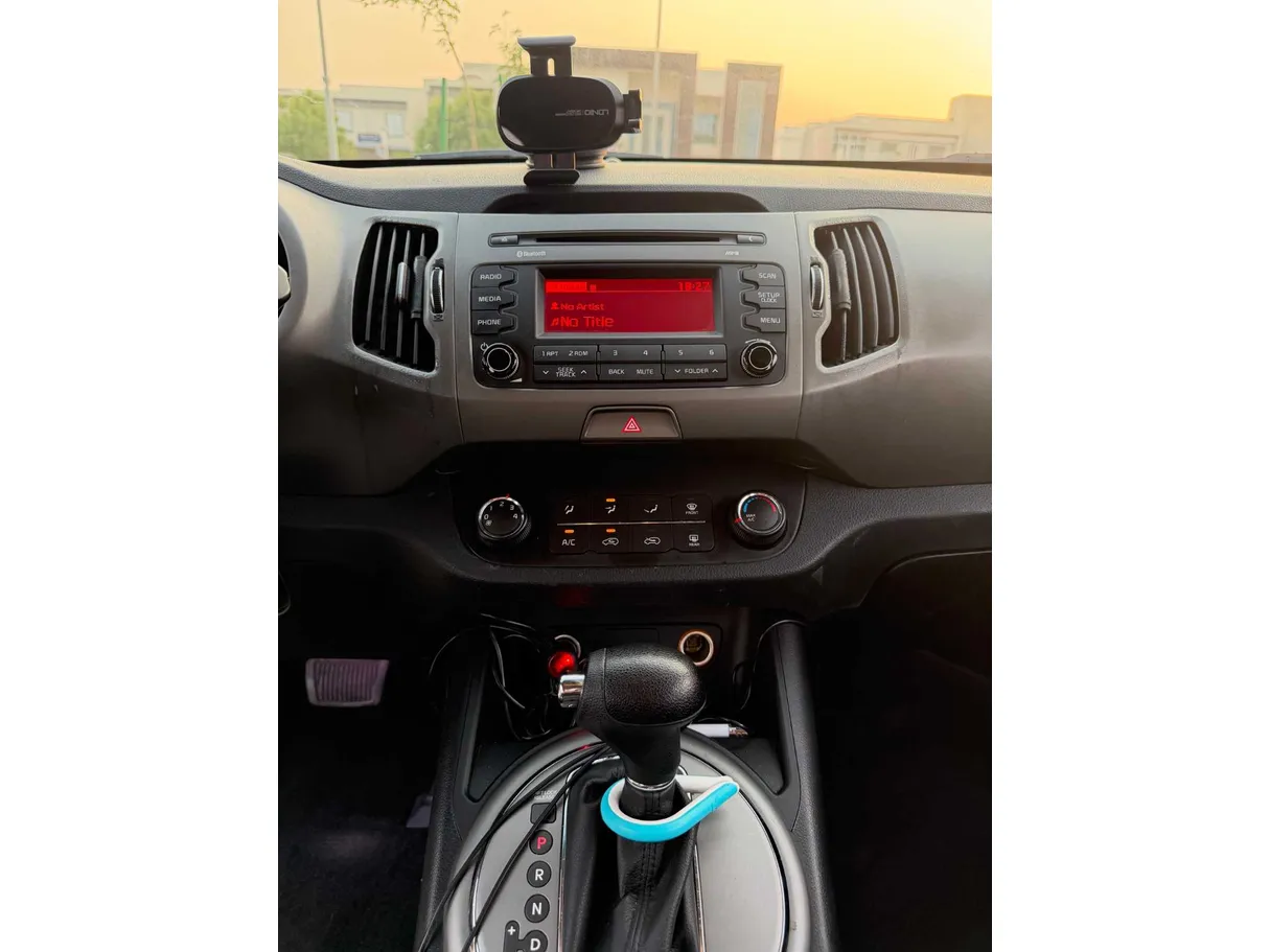 Car image 13