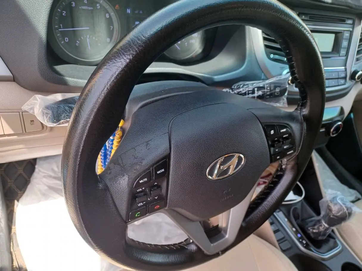 Car image 18