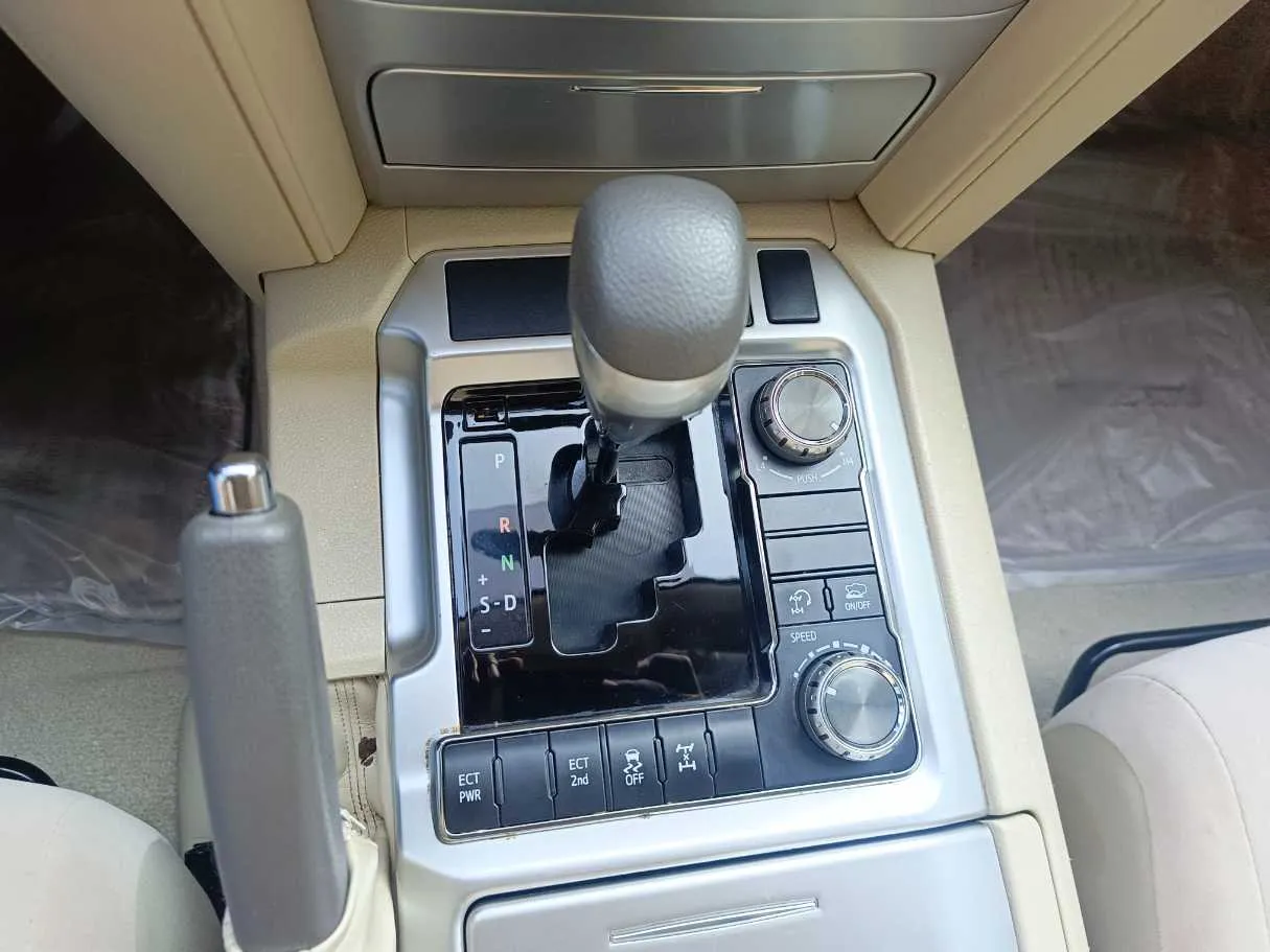 Car image 25