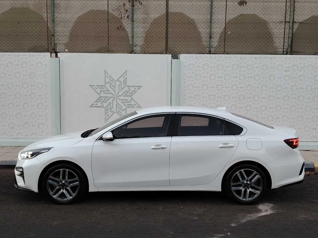 Car image 10