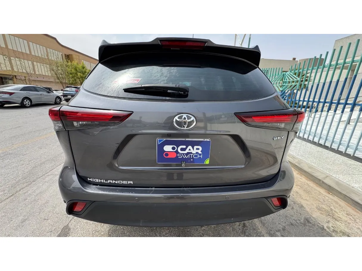 Car image 6