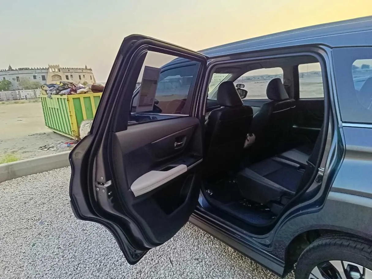 Car image 16