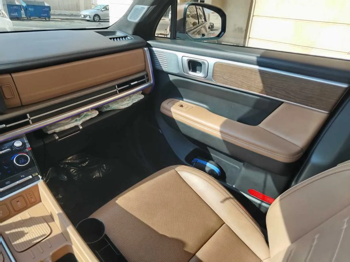 Car image 26