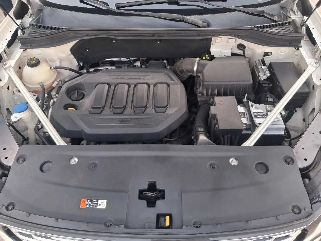 Car image 19