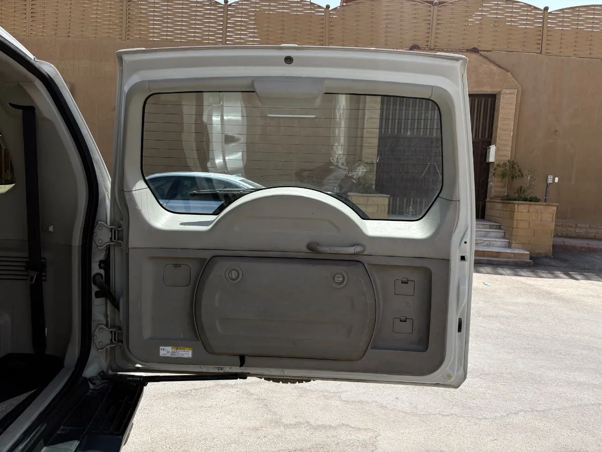 Car image 25