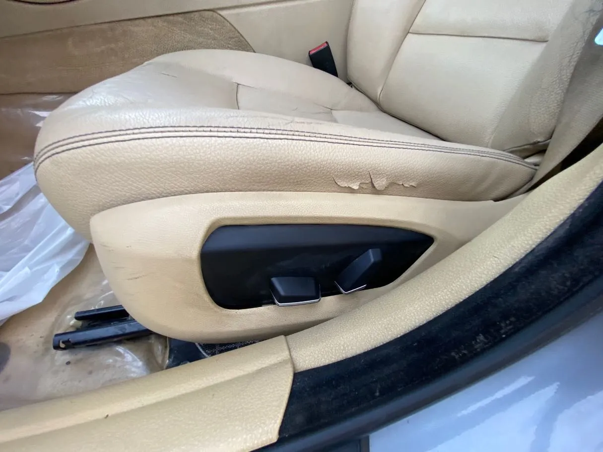 Car image 24
