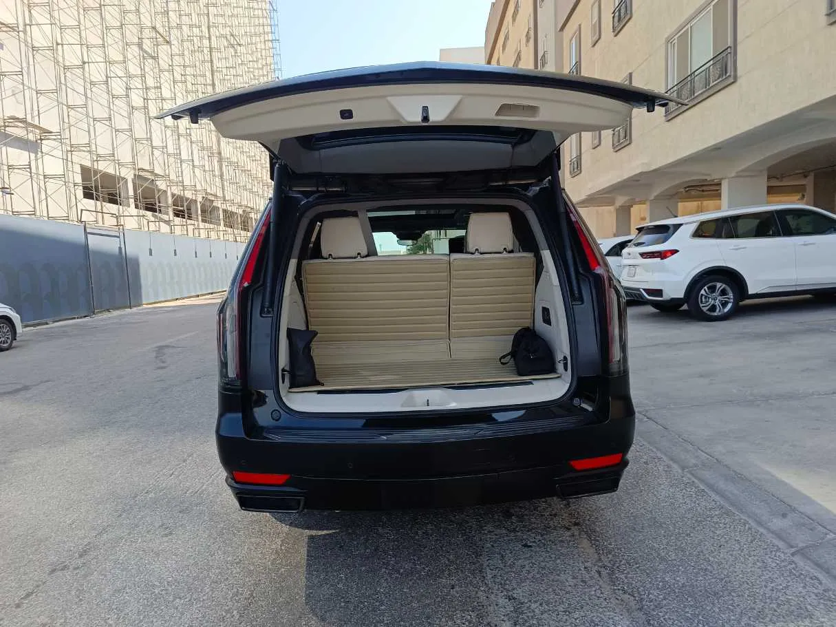 Car image 30