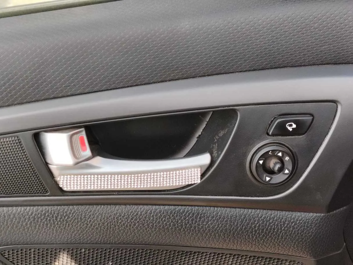 Car image 23