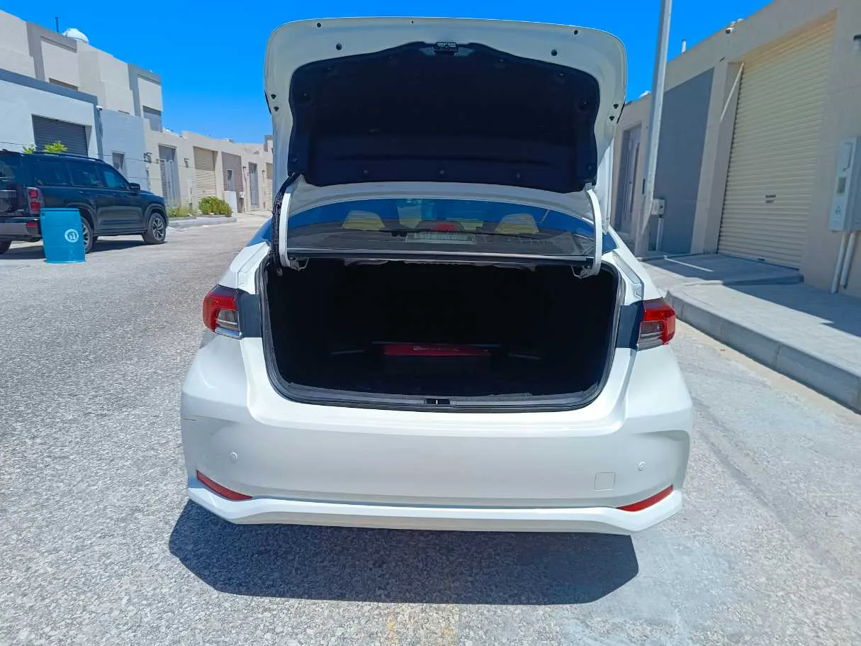 Car image 25
