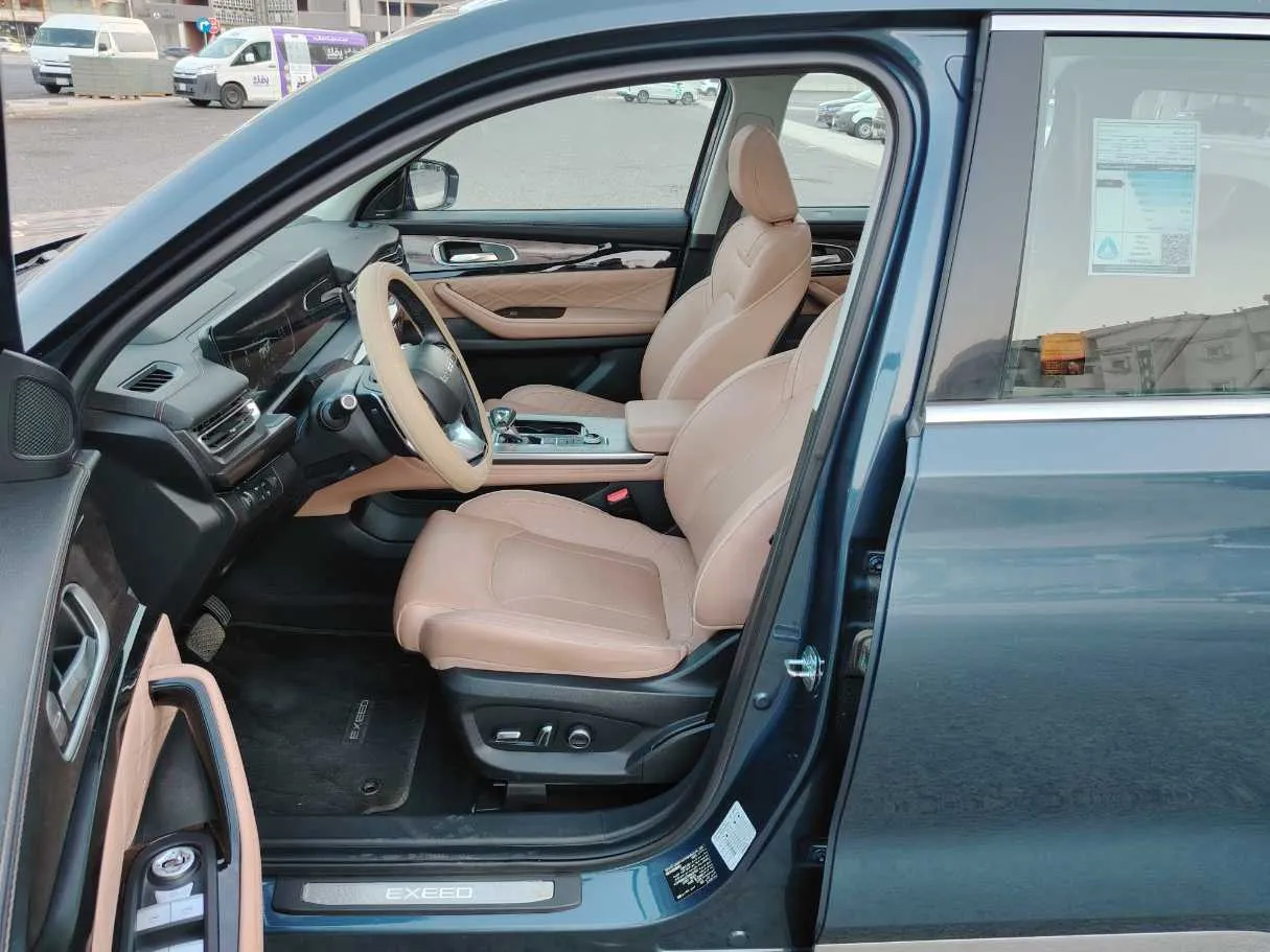 Car image 14
