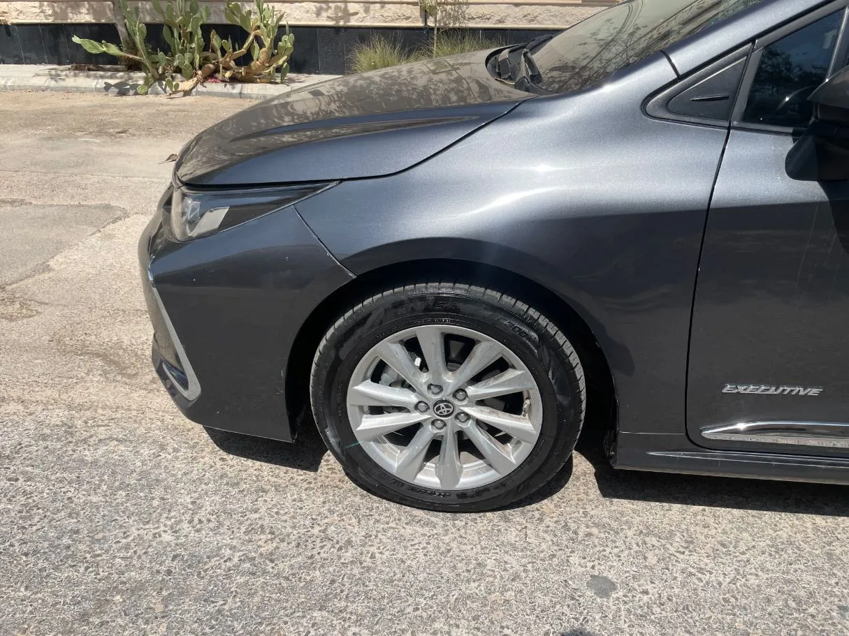 Car image 9