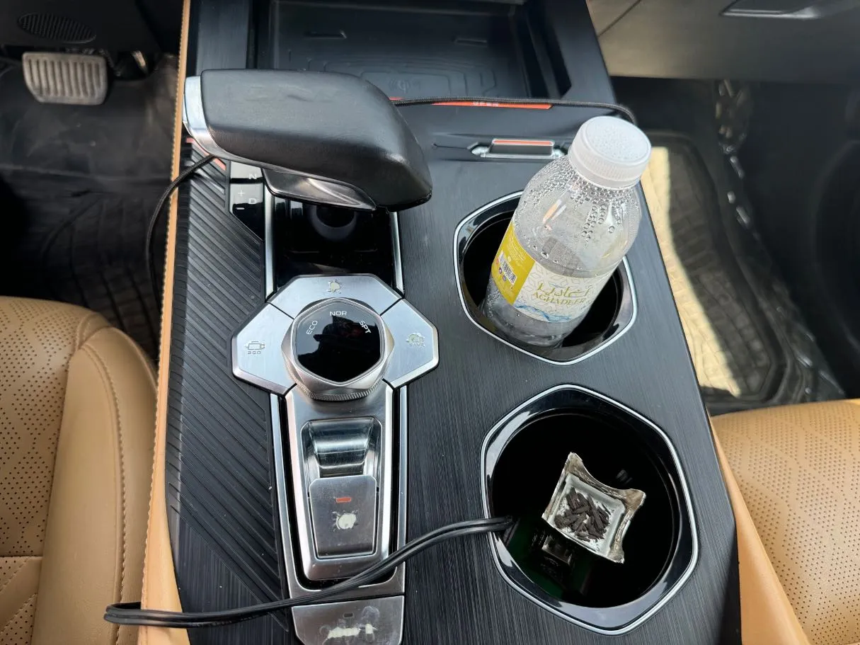 Car image 16