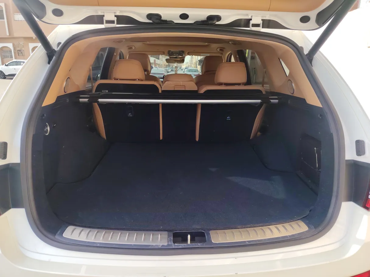Car image 24