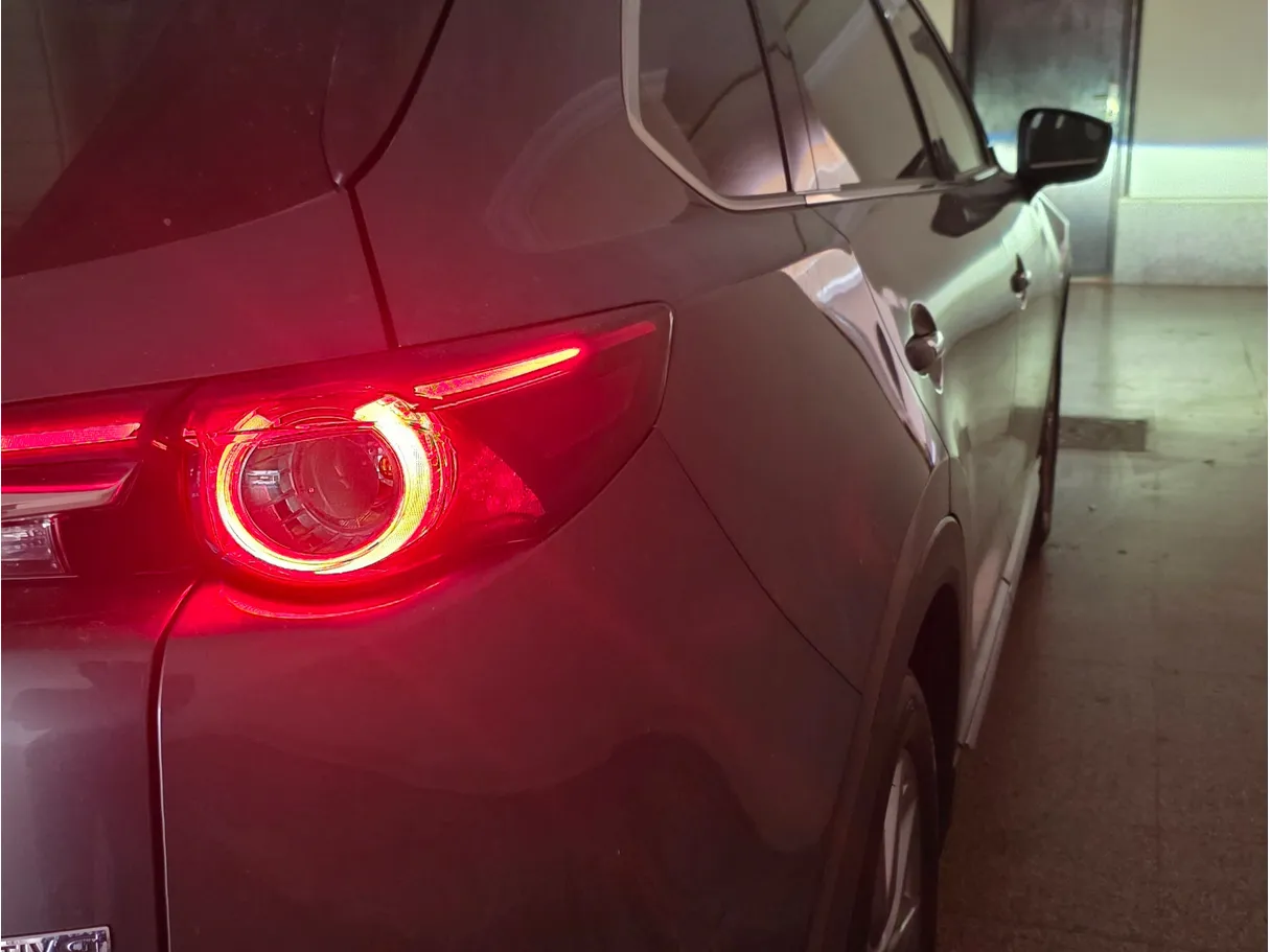 Car image 14