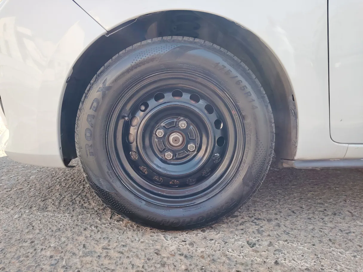 Car image 9
