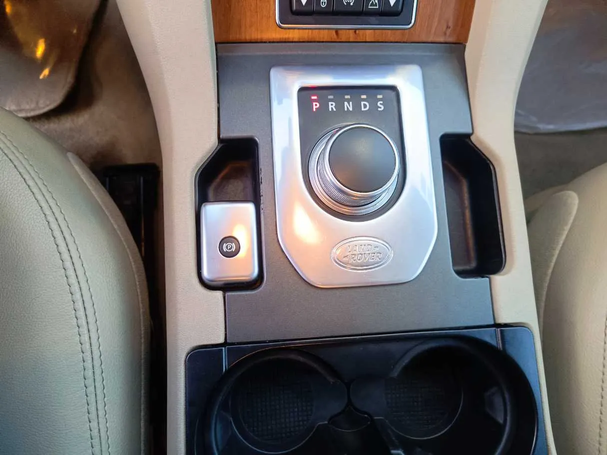 Car image 26