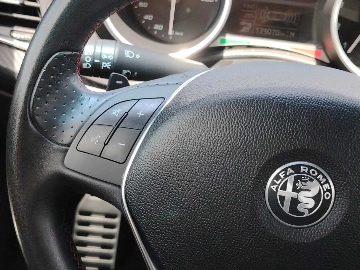 Car image 29