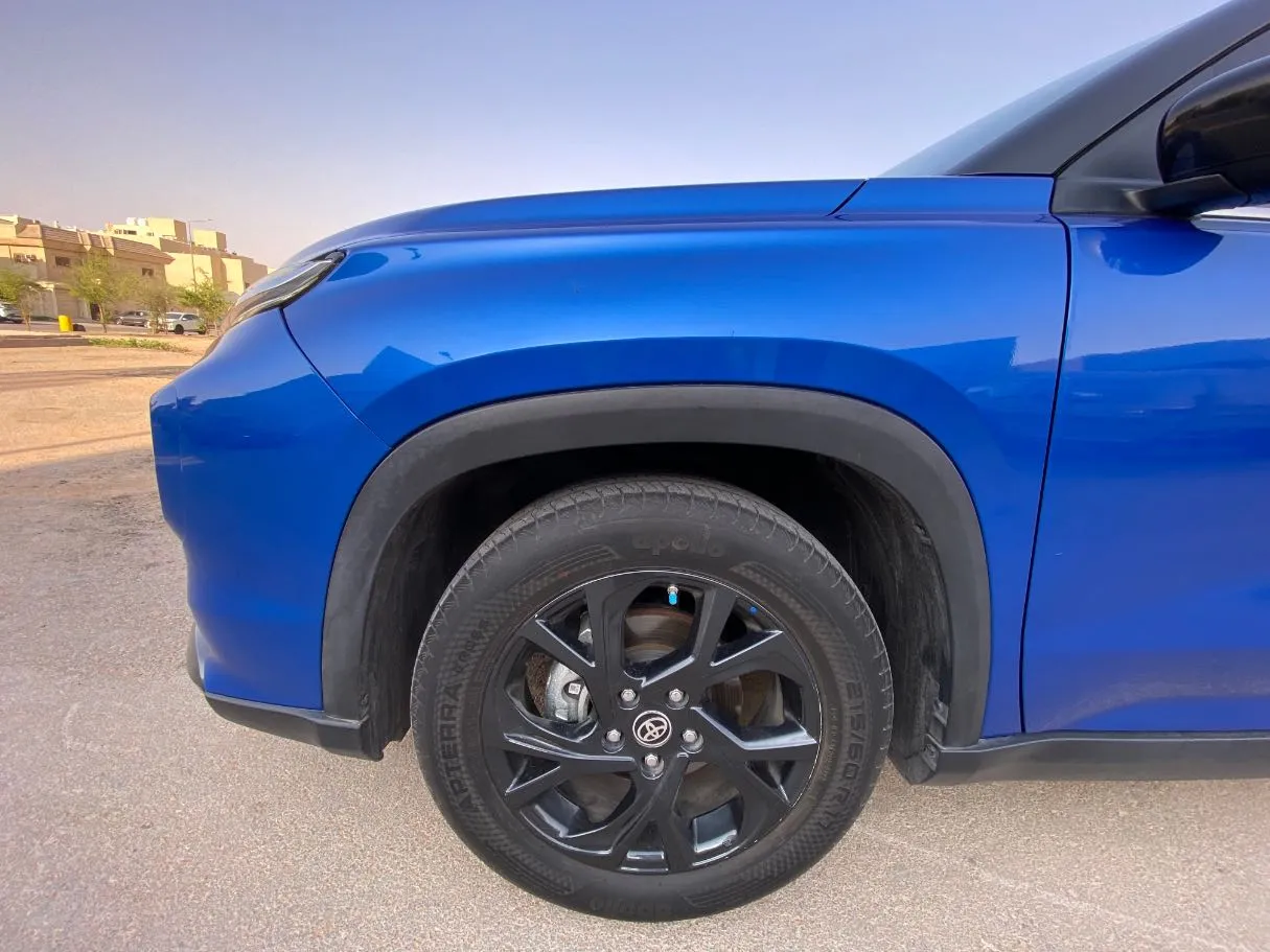 Car image 9