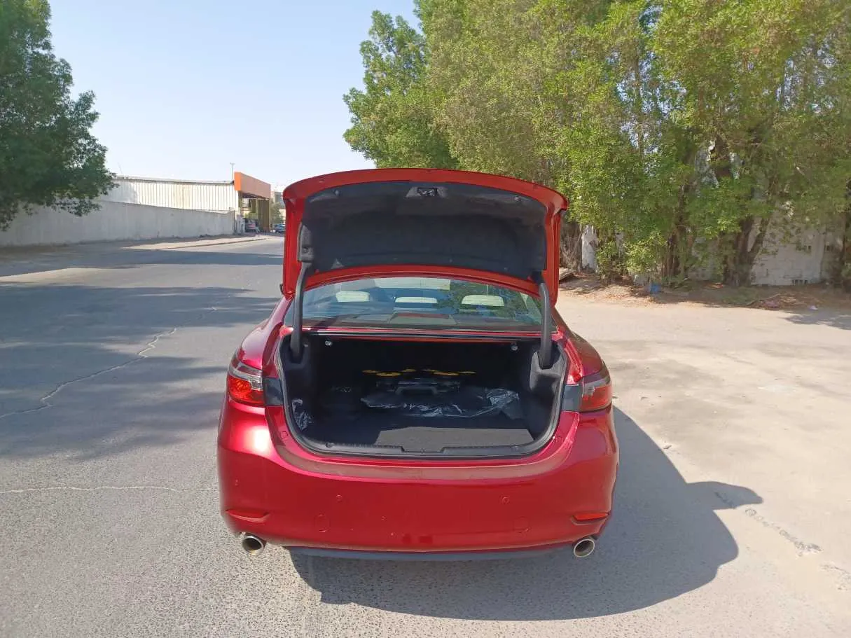 Car image 18