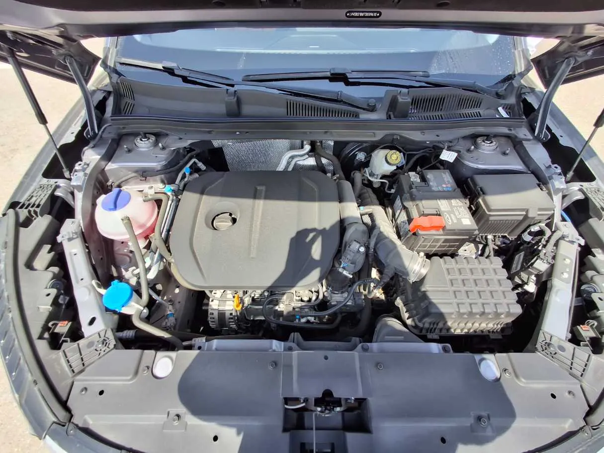 Car image 20