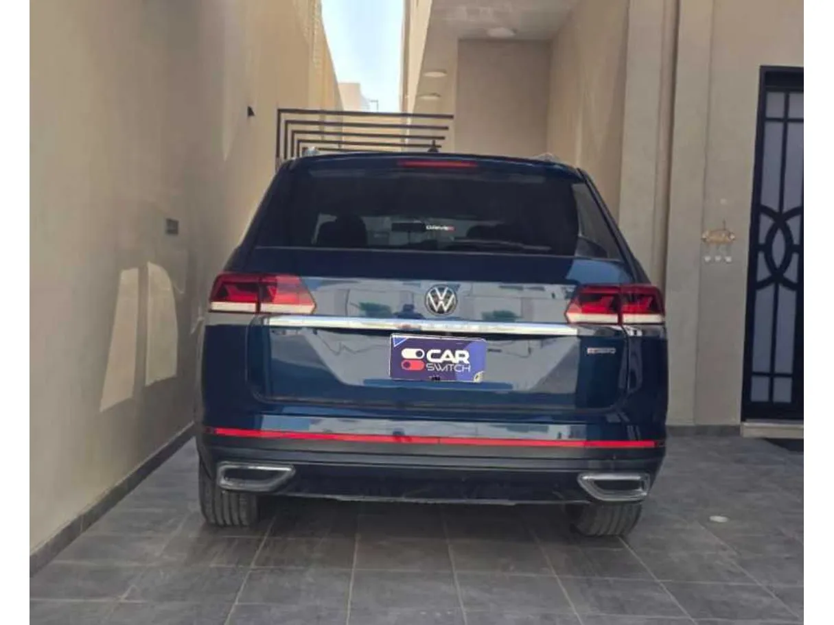 Car image 8